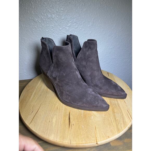 Vince Camuto Dark Brown Suede Leather Gigietta Ankle Booties NWOT size 7.5 - Picture 6 of 9